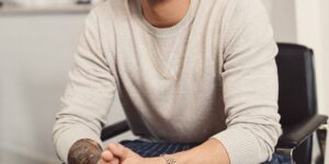 Mark Bustos headshot